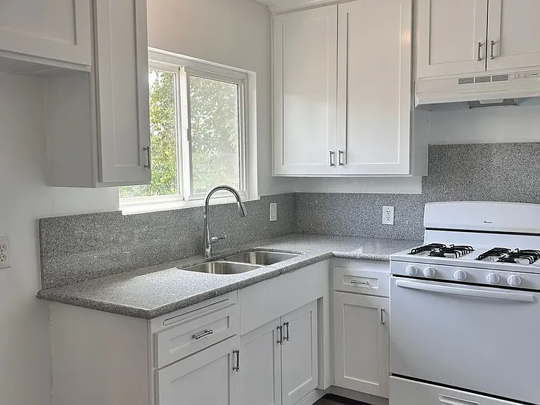320 Western Ave — Photo 22