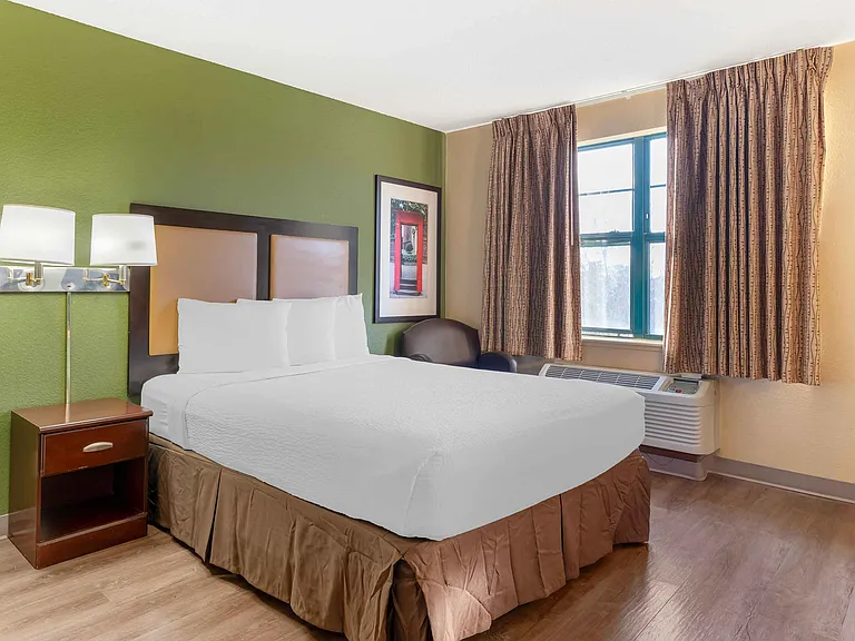Studio Suite - 1 Queen Bed