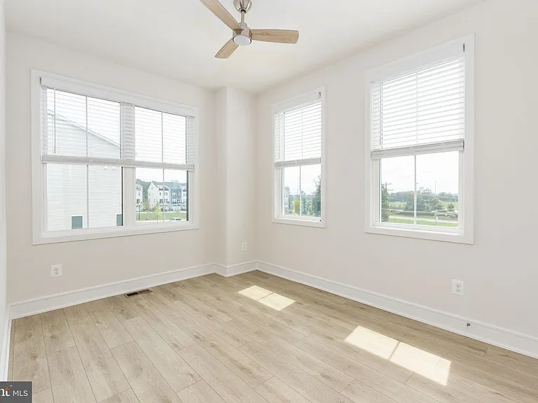 42086 Picasso Sq — Photo 33
