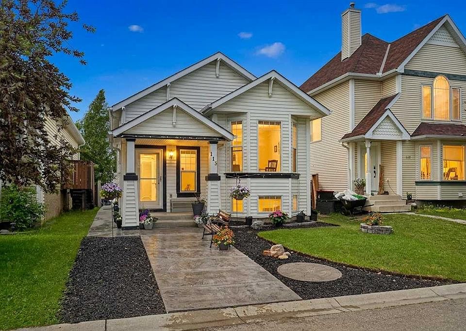 1st image of 113 E Mount Lorette Pl SE