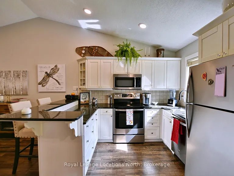 590 Oxbow Cres — Photo 13