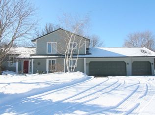 2720 Acorn Rd, Chaska, MN 55318