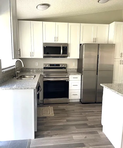 1100 Lowry Ave #33 — Photo 7