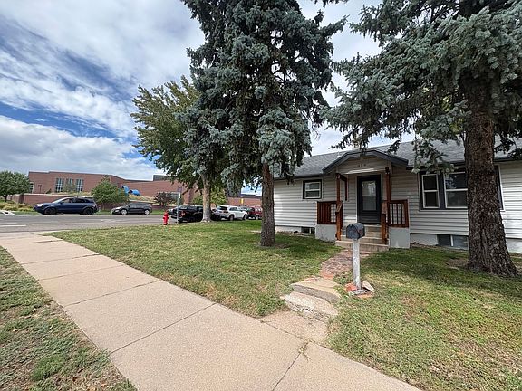2nd image of 929 22nd St