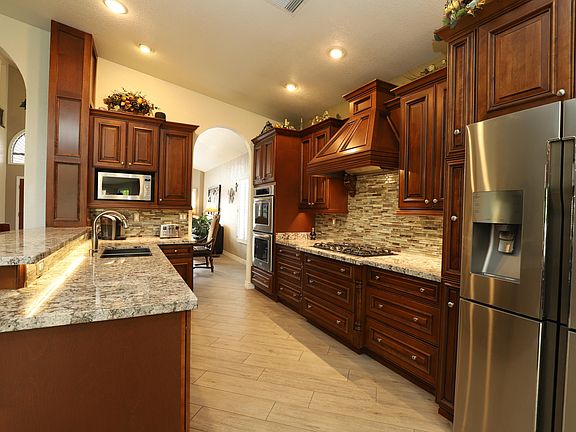 5th image of 15821 N 10th Pl