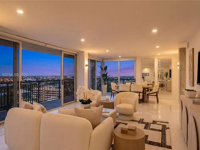 3 bed, 2.5 bath, $6,300 — Photo 2