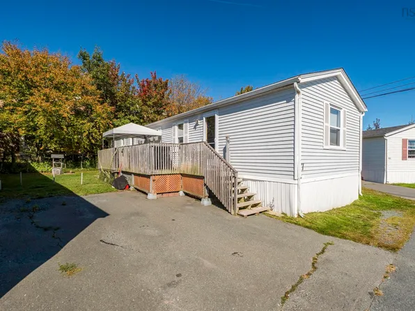 47 Earleton Ave, Dartmouth, NS B2Y 2A6