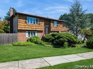 10 Marsulin Dr, Syosset, NY