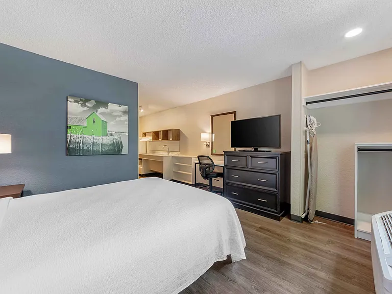 Studio Suite - 1 Queen Bed