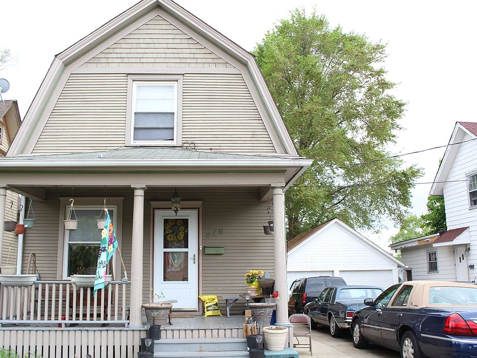 2nd image of 426 Saint Charles St