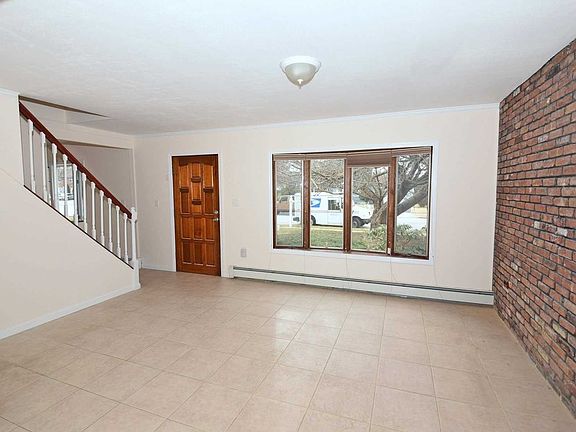 3rd image of 27 Bellows Ln