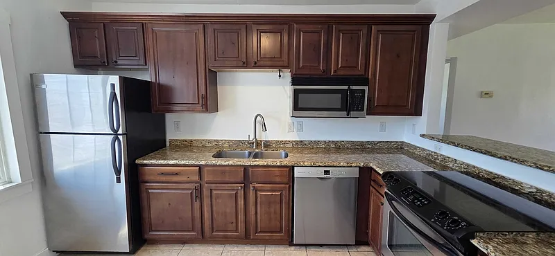 2 bed, 1.0 bath, 1000 sqft, $1,740 — Photo 3