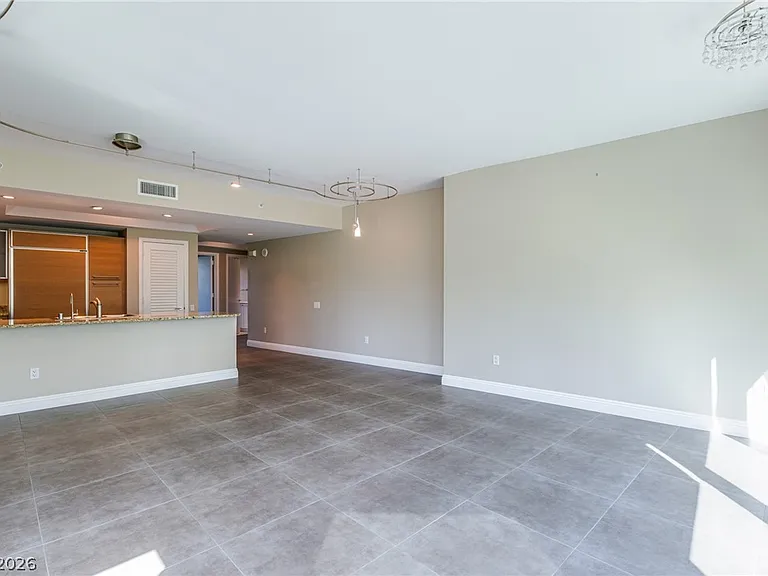222 Karen Ave #201 — Photo 11