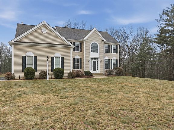 3rd image of 11 Howarth Dr