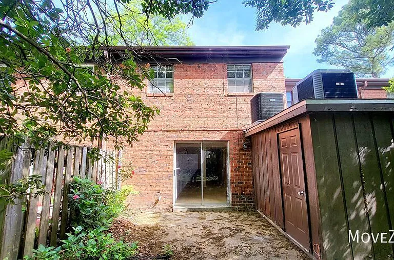 5805 Nottoway Ct #D — Photo 2