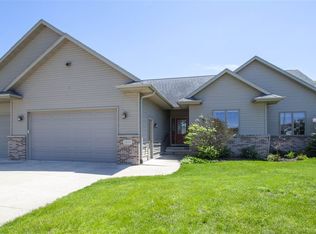 1410 Brookside Dr, Cedar Falls, IA 50613