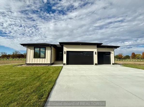 3116 Saint Andrews Cir, Grand Island, NE 68803