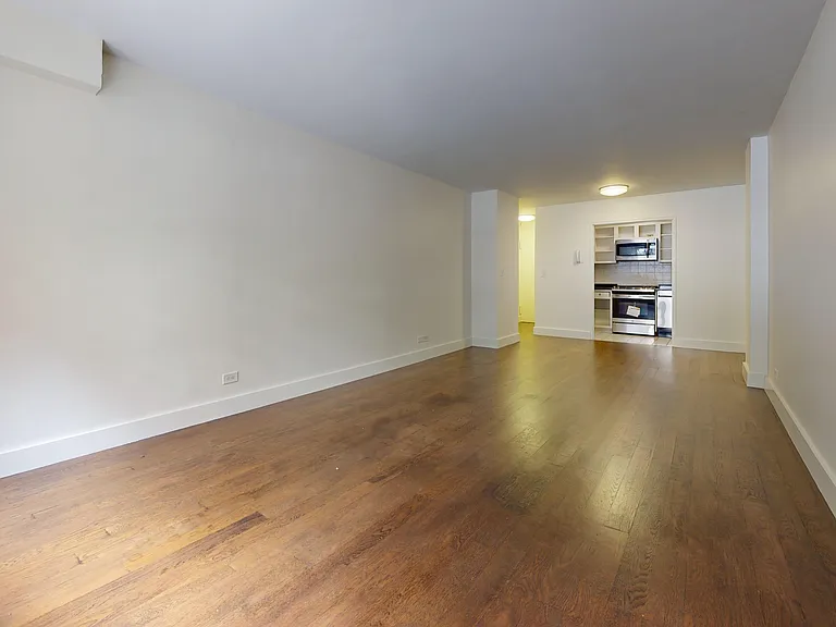 220 E 63rd St #1H — Photo 4
