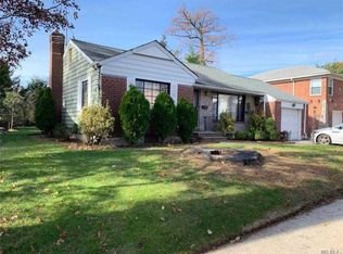 6460 212th St, Oakland Gardens, NY 11364