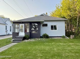 611 8th Ave, Langdon, ND 58249