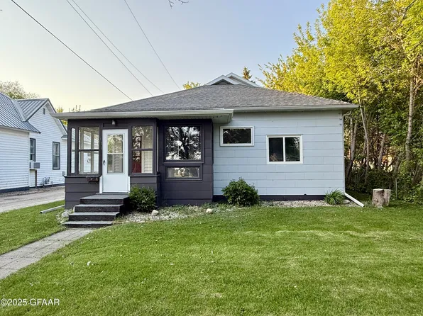 611 8th Ave, Langdon, ND 58249