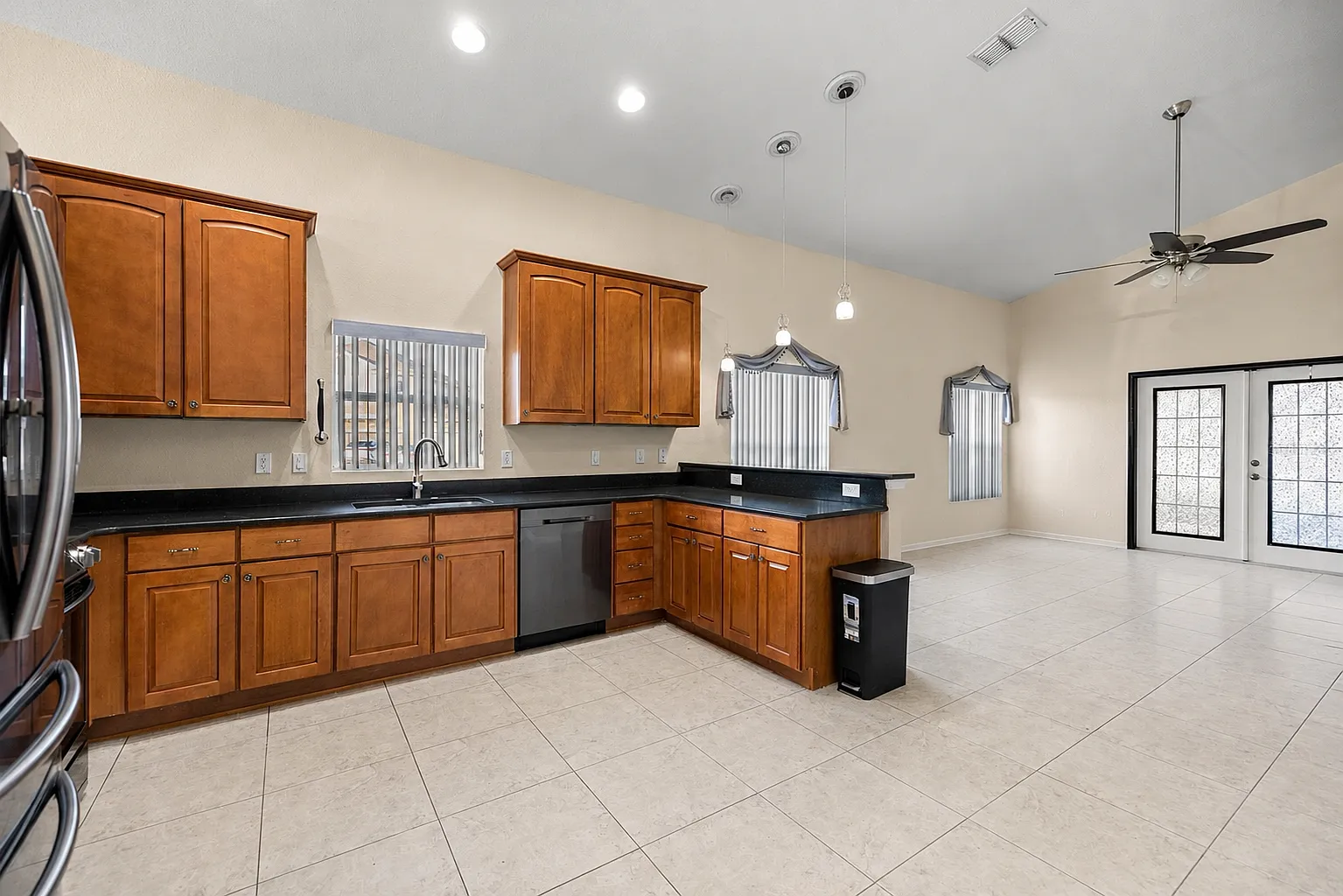 5438 SW 49th Ave - 1 — Photo 4