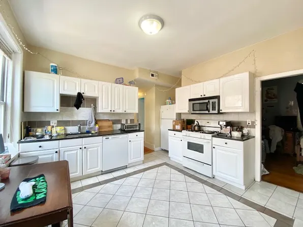 4 Litchfield St, Brighton, MA