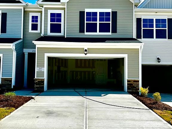 Another entrance view.. Garage door opened.
