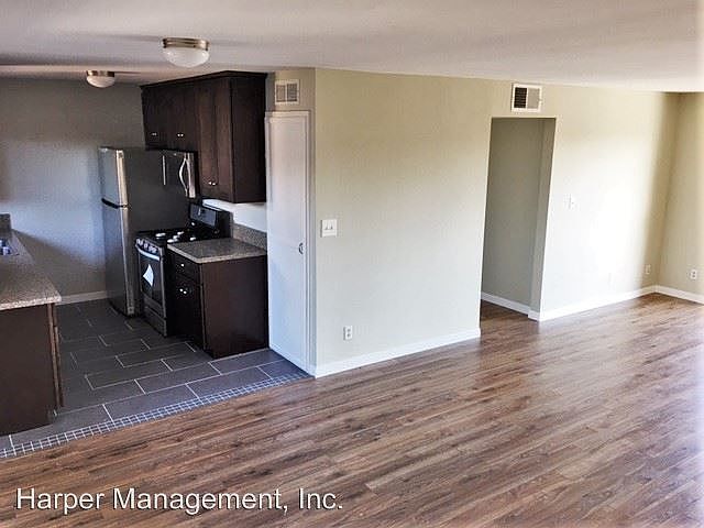 1st image of 215 N Mariposa Ave