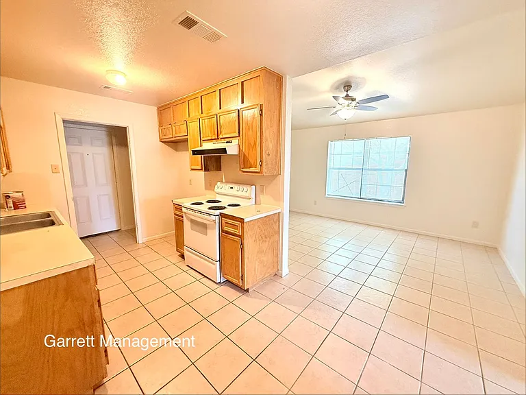 1703 Taylor St — Photo 6