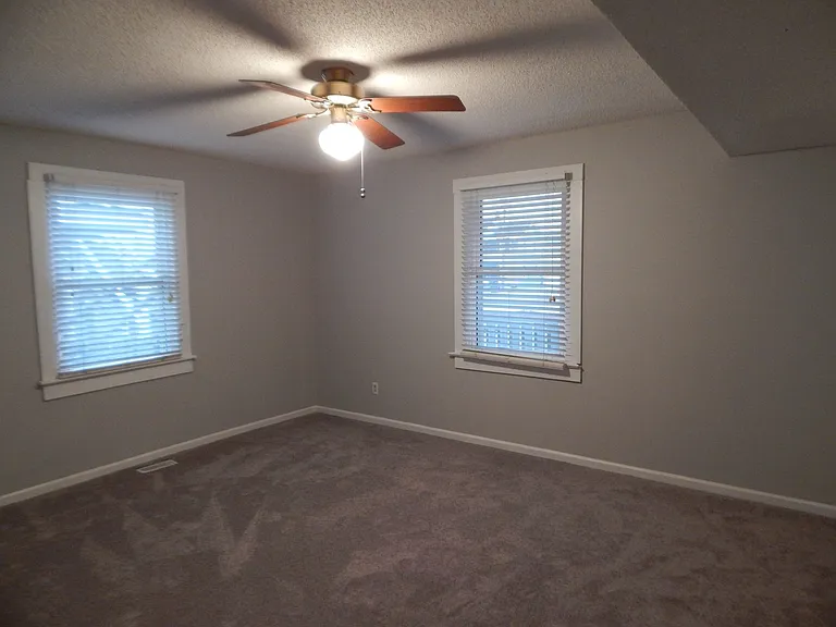24 W Greensboro St #B — Photo 6