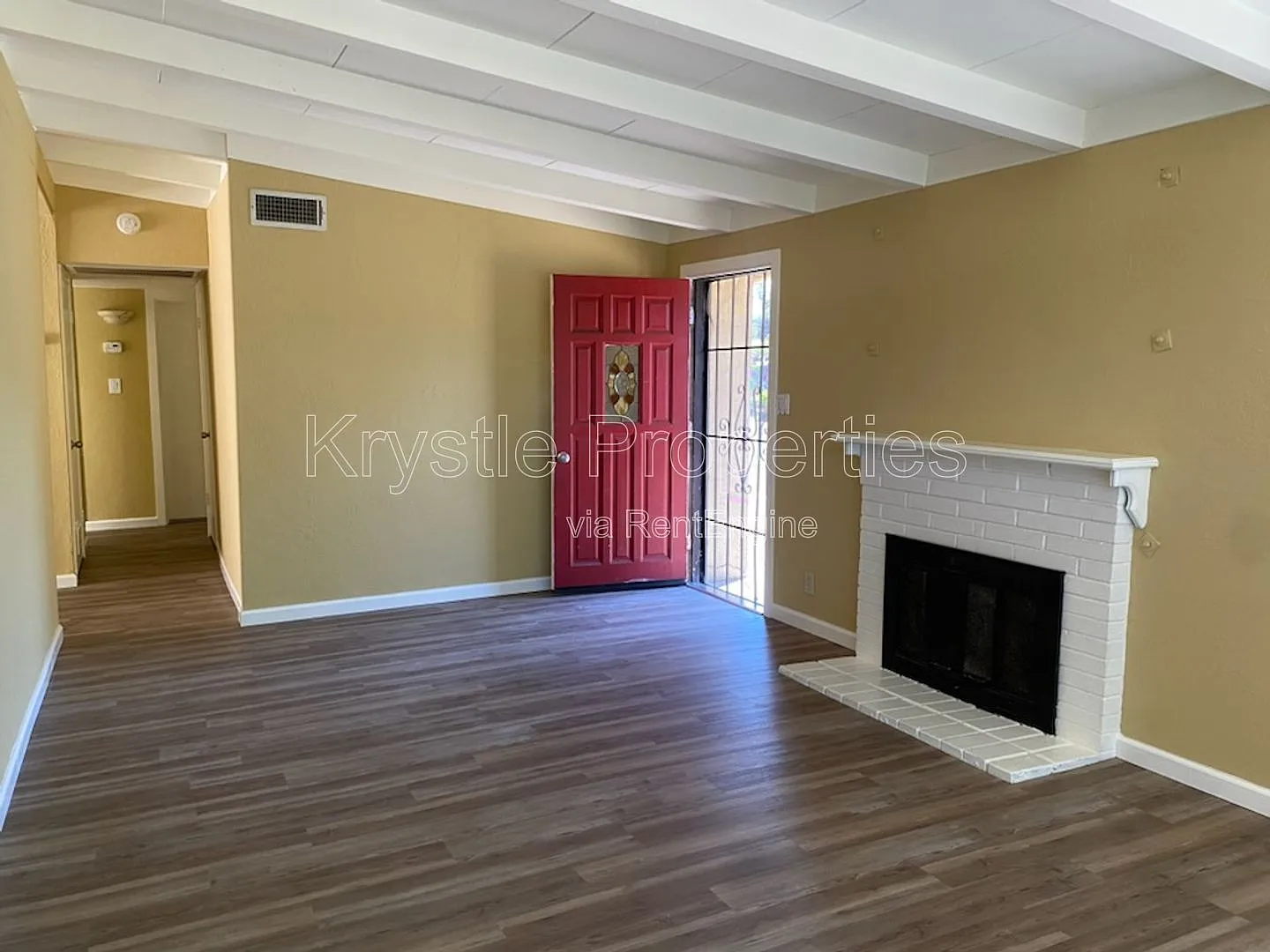 3 bed, 2.0 bath, 1600 sqft, $2,500 — Photo 3