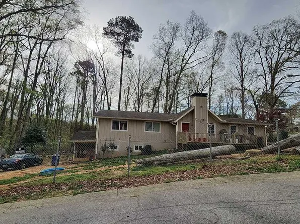 6810 Laurelwood Dr, Douglasville, GA 30135