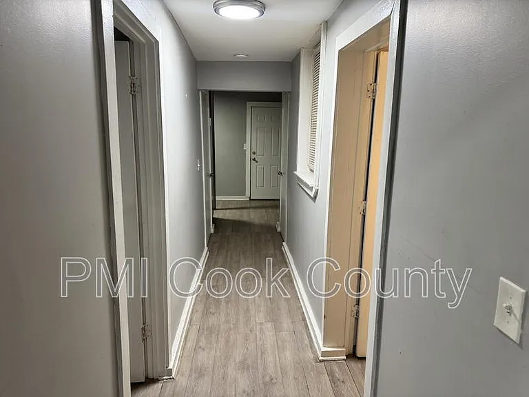 9006 S Escanaba Ave #G — Photo 5