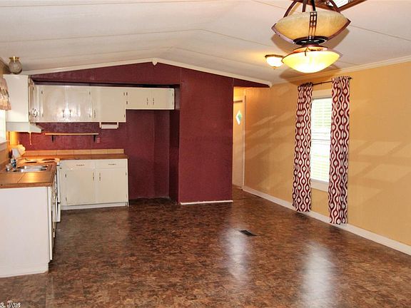 4th image of 501 Cedar St