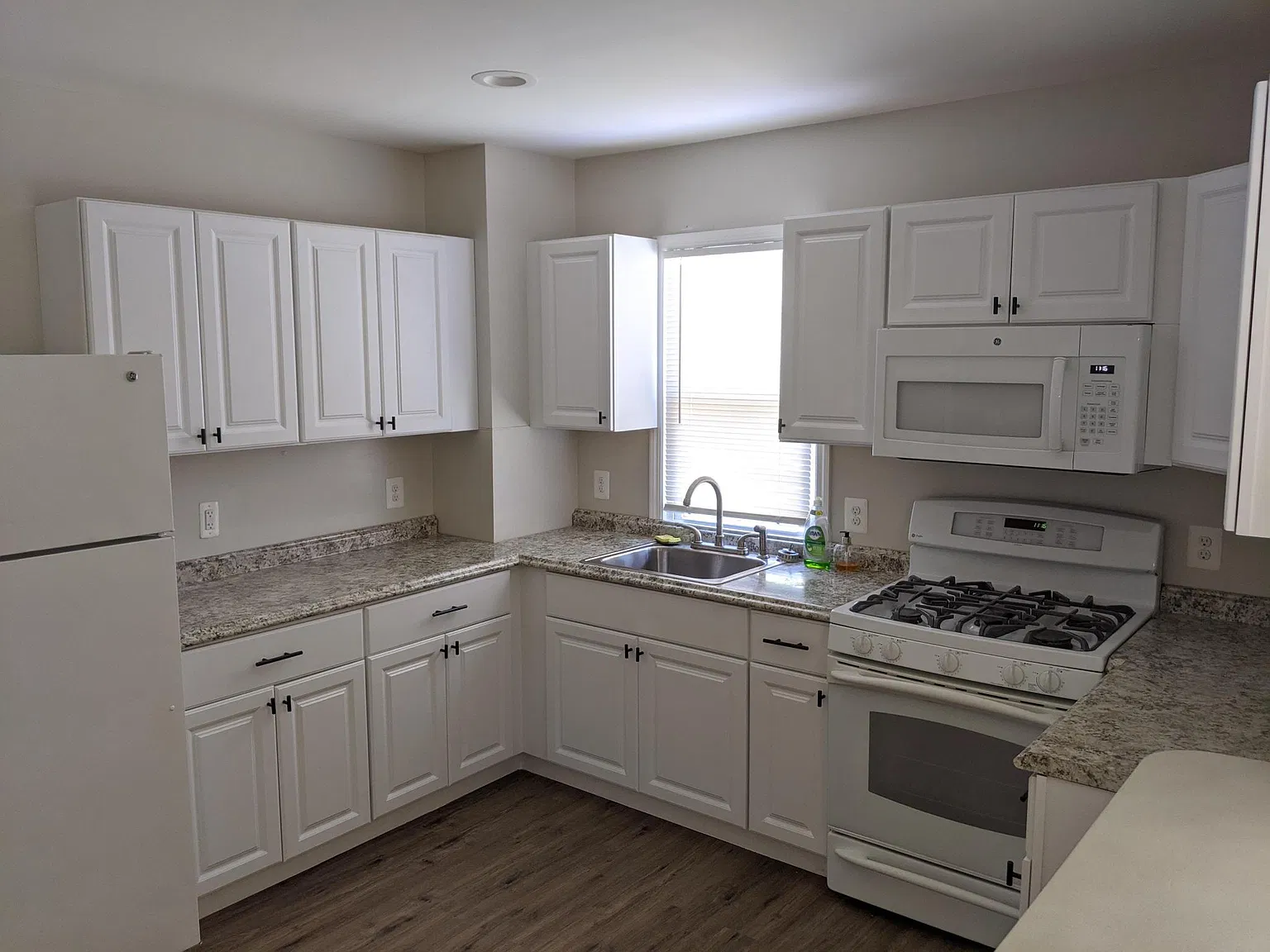 5 bed, 1771 sqft, $3,595 — Photo 2