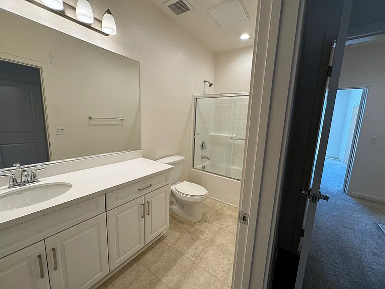 3rd floor: second bedroom with full bathroom attached