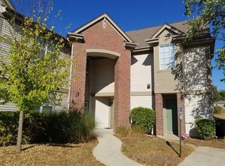 1685 Carlemont Dr APT F, Crystal Lake, IL 60014