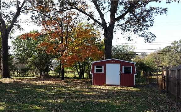 3rd image of 7701 Cecelia Dr