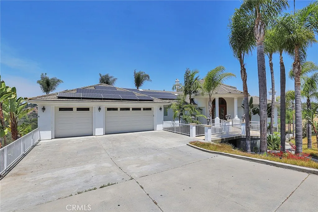 6 bed, 5.5 bath, 6762 sqft, $8,700 — Photo 4