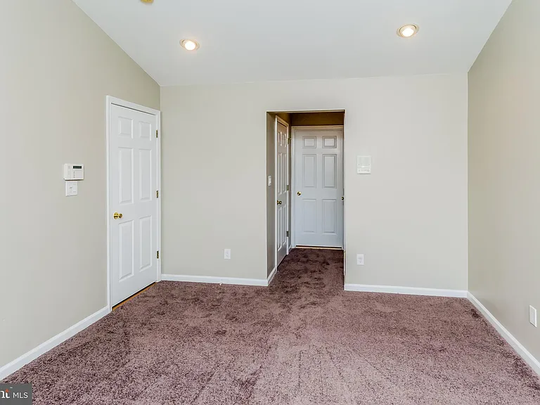 17 Lancaster Ct — Photo 23