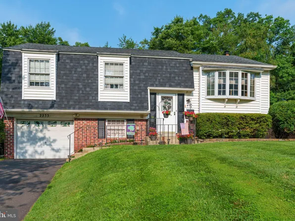 2233 Black Horse Dr, Warrington, PA 18976