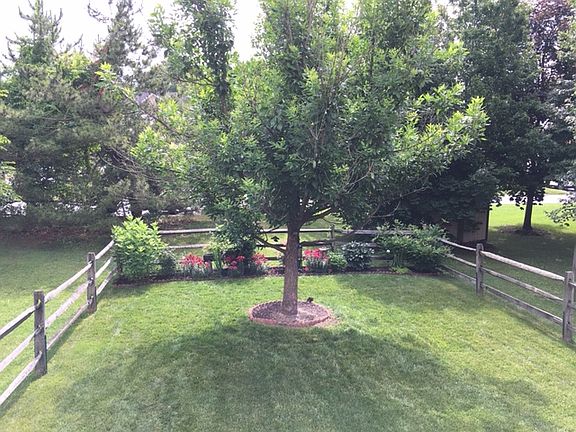3rd image of 11 Vinca Dr