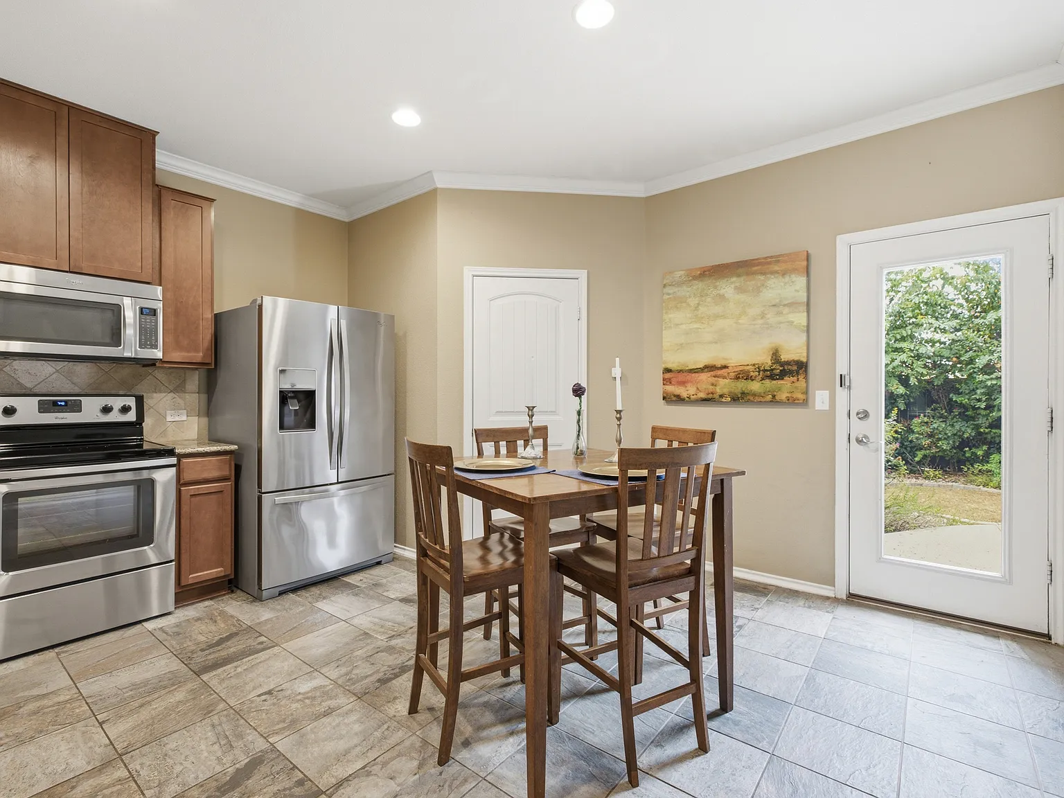 3 bed, 1342 sqft, $2,400 — Photo 4