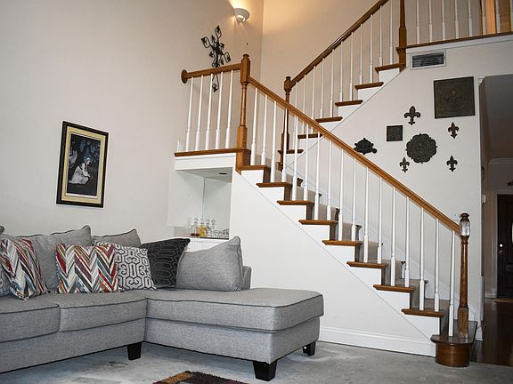 2nd image of 138 Ambiance Cir