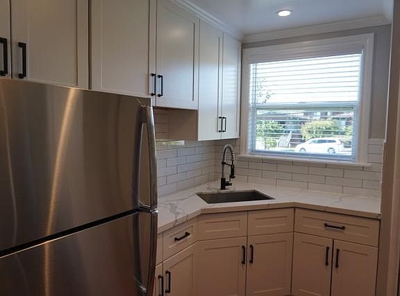 3rd image of 875 Grand Ave