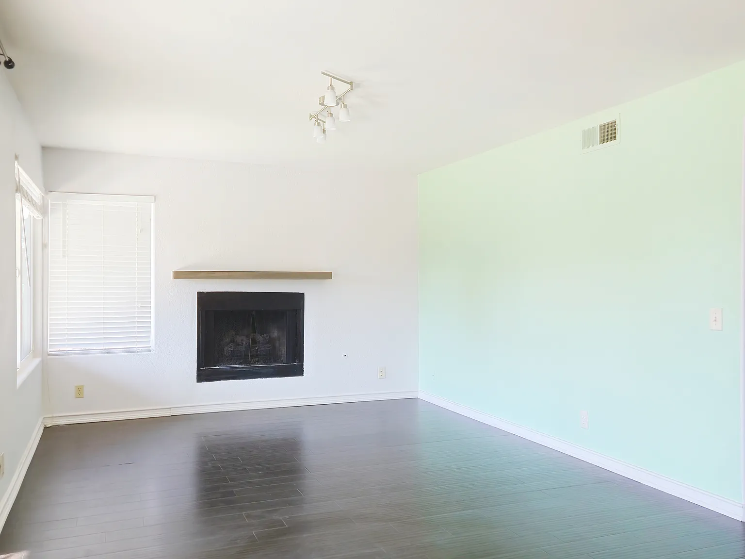 4 bed, 2039 sqft, $3,200 — Photo 4