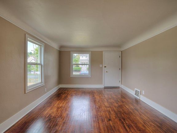 2nd image of 5213 25th Ave SW
