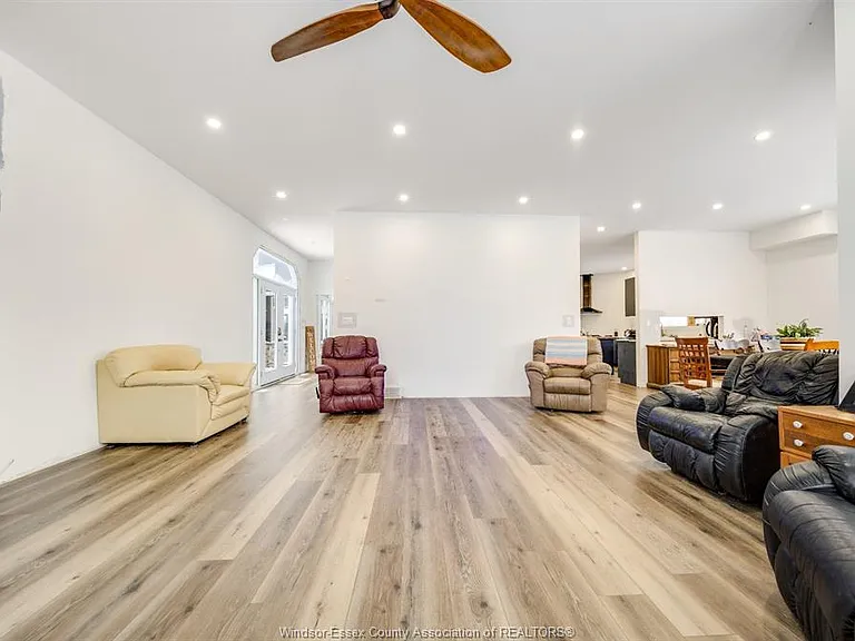 1229 Arncliffe Pl — Photo 31