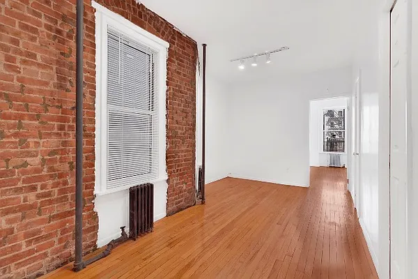 Rented by Cooper & Cooper Real Estate | media 18